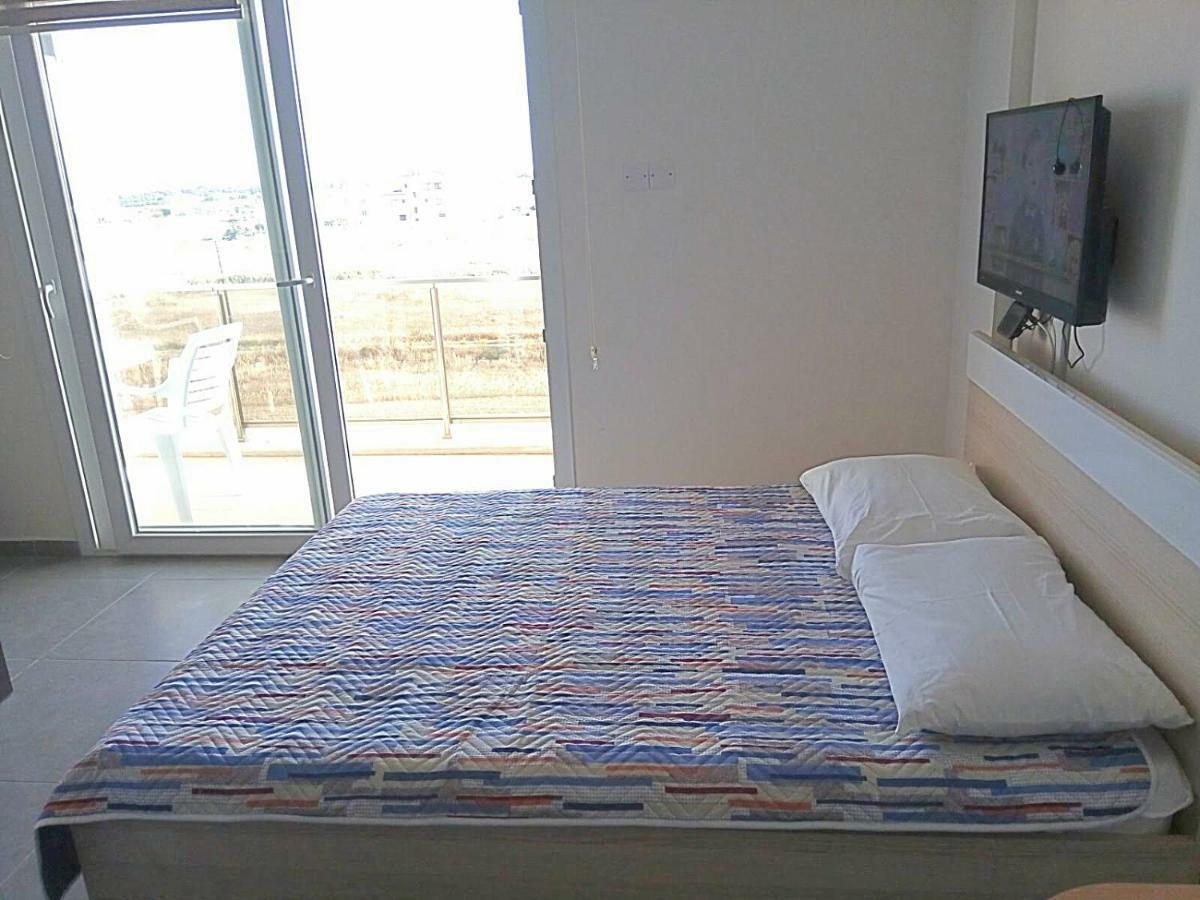 Long Beach Holiday Apartments Trikomo エクステリア 写真