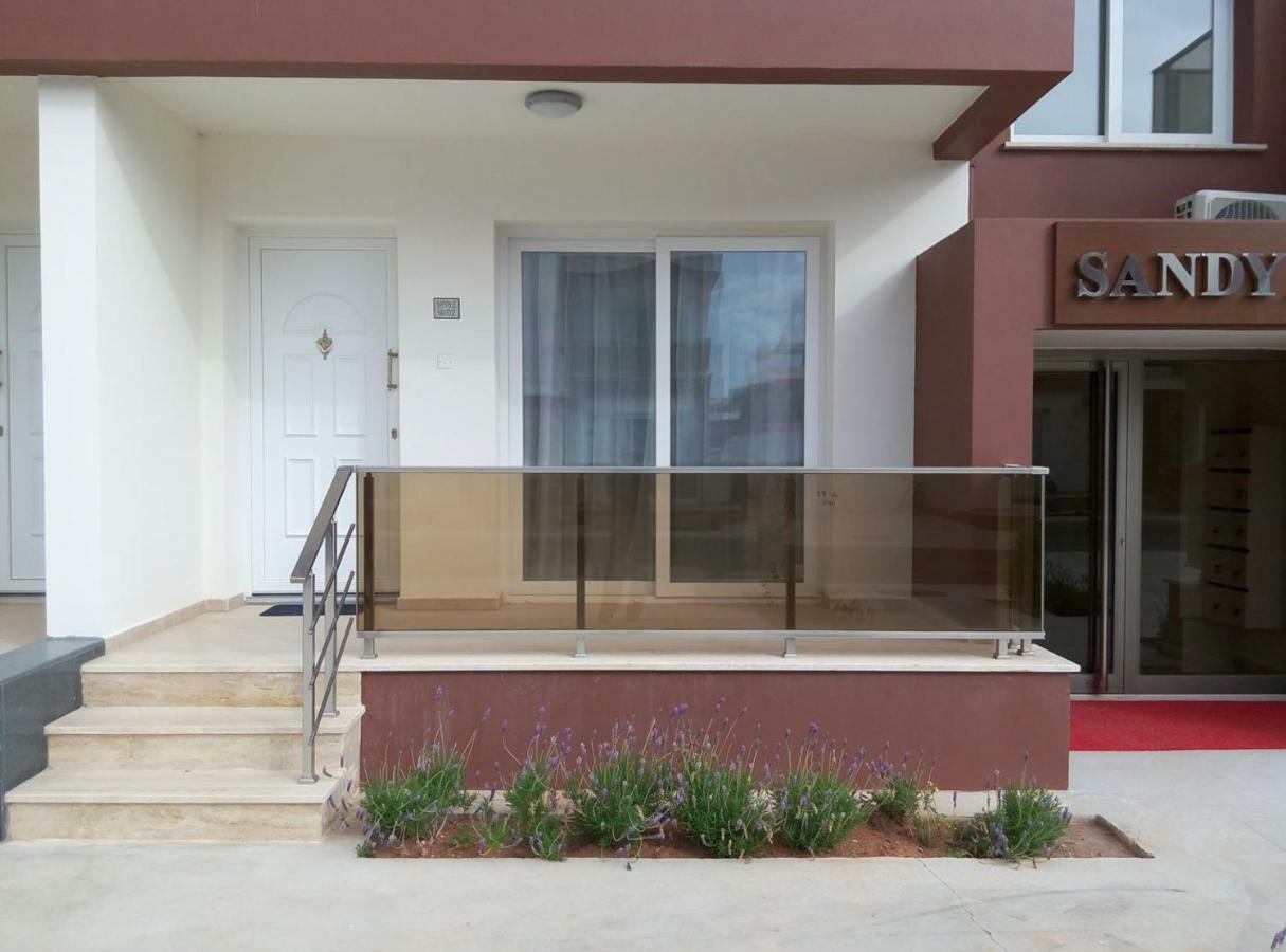Long Beach Holiday Apartments Trikomo エクステリア 写真