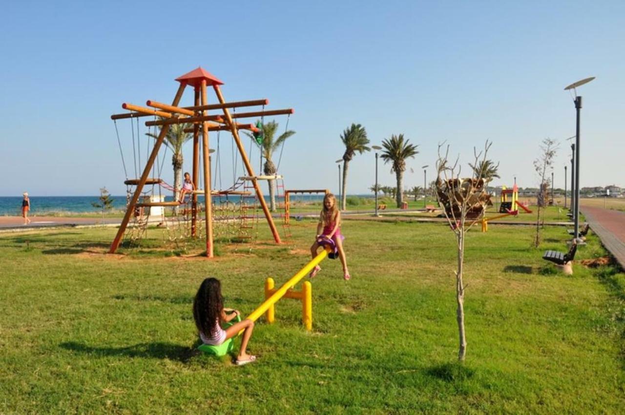 Long Beach Holiday Apartments Trikomo エクステリア 写真